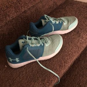 Youth girl Under Armour shoes